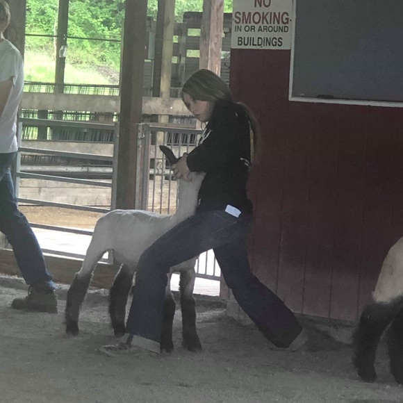 Meet your Posher, April - Picture 3 of 5